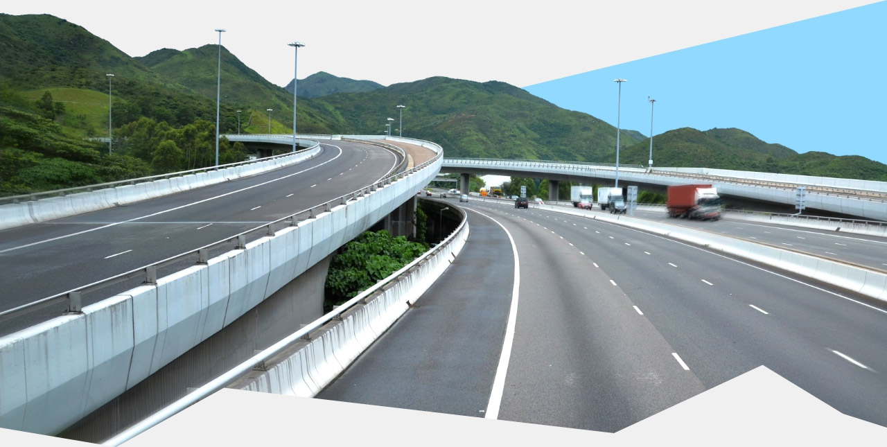 Изображение на фоне: горы, автобан, эстакады.